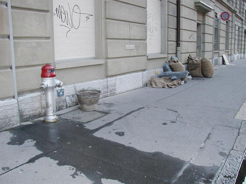 Berner Dampftramway , BW Wallgasse  Wasser vom Hydrant und Kohle(Koks) aus dem Sack