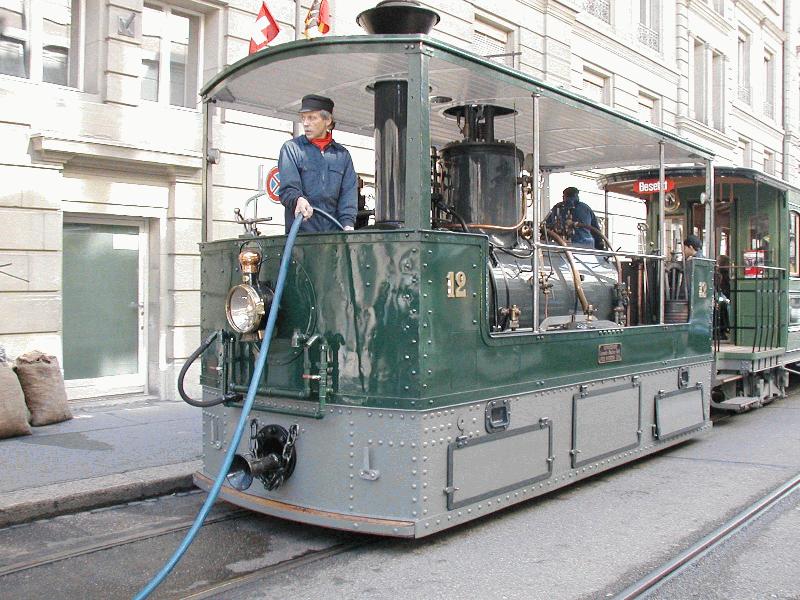 Berner Dampftramway ,Lok No.12 (SLM 1894) beim Wasser nehmen am 13.10.02