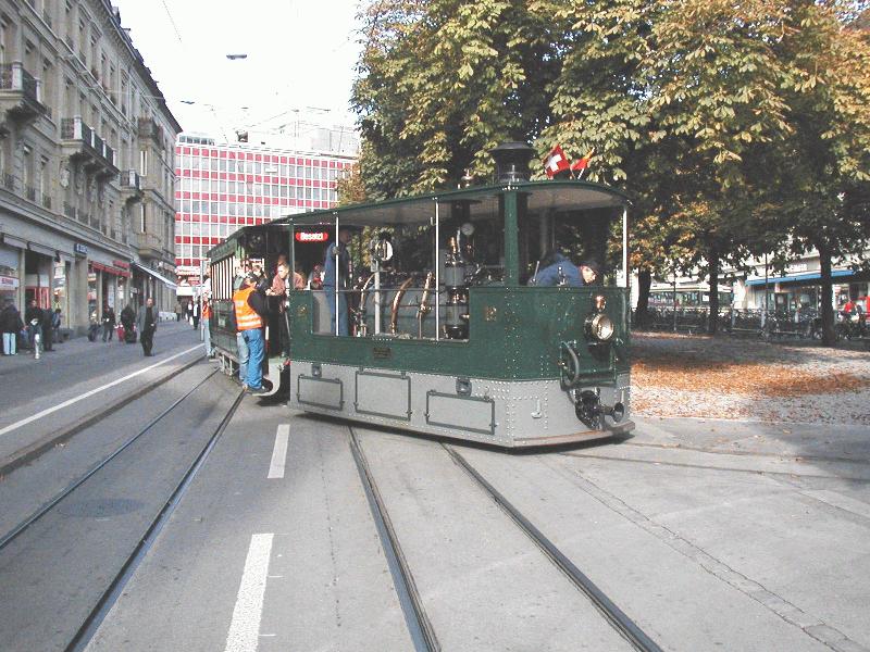 Berner Dampftramway,Die Tram beim Hirschengraben am 13.10.02 beim Einbiegen in die Wallgasse