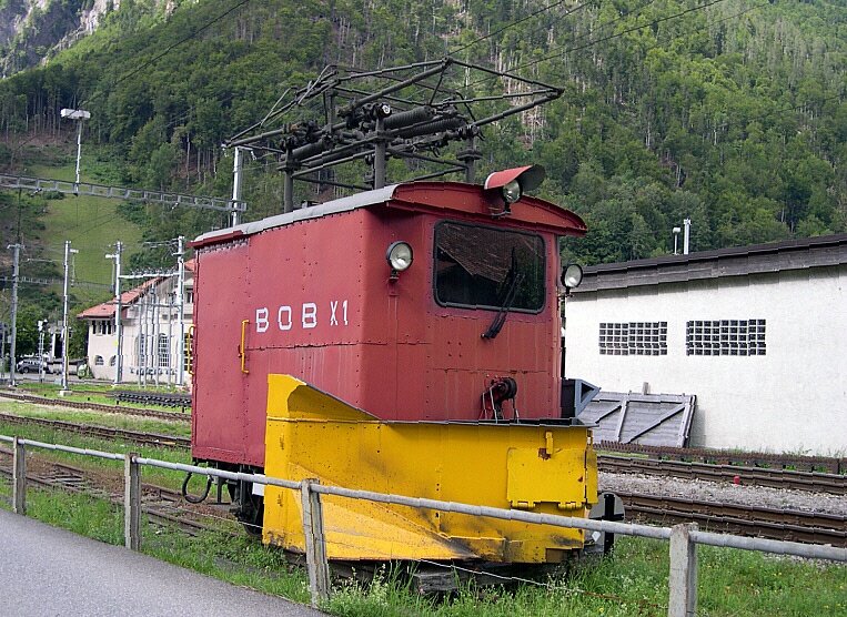 Berner Oberland 2007 - Am 29.07.2007 wartet der Schneepflug X 1 in Zweiltschinen auf die klteren und schneereicheren Tage. mal sehen ob er dieses Jahr noch zum Einsatz kommen wird.