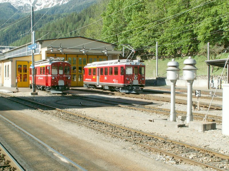 Bernina Triebwagen ABe 4/4 Nr.31 und ABe 4/4 Nr.46 vor dem Depot in Poschiavo.09.05.07