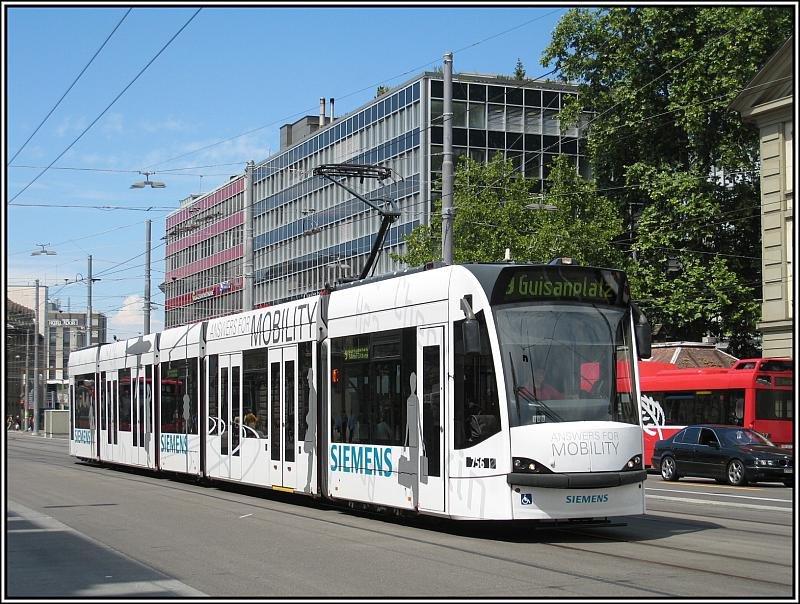 Bernmobil-Tram 756 ist am 26.07.2008 auf der Linie 9 unterwegs, kurz vor Erreichen der Haltestelle am Bahnhofplatz.