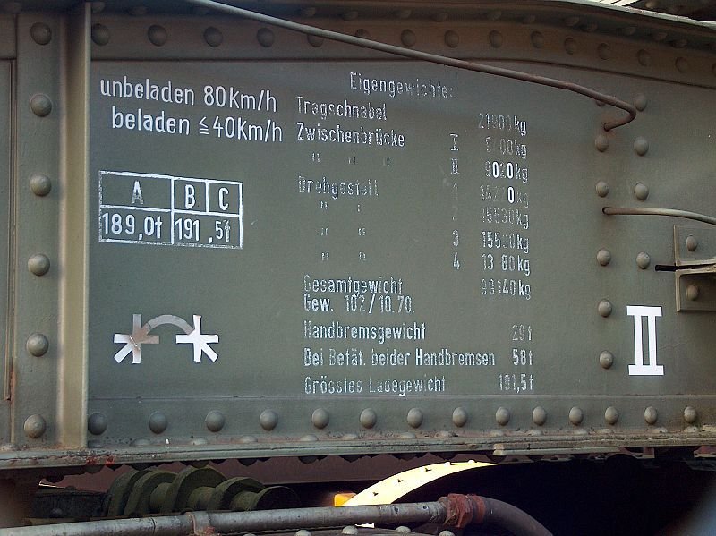 Beschriftung eines Schwerlastwagens im BW Lichtenfels.