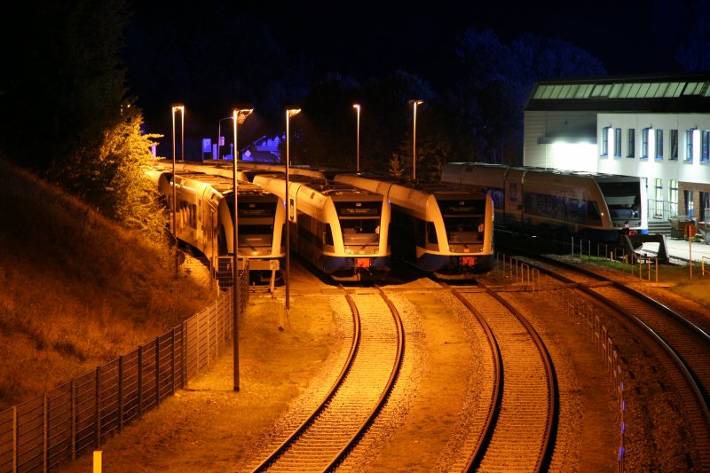 Betriebsruhe im Betriebshof Seebad Heringsdorf.UBB-Zge warten auf den neuen Tag.Foto vom 30.09.2008 um 21.56 Uhr von der Brcke aus.