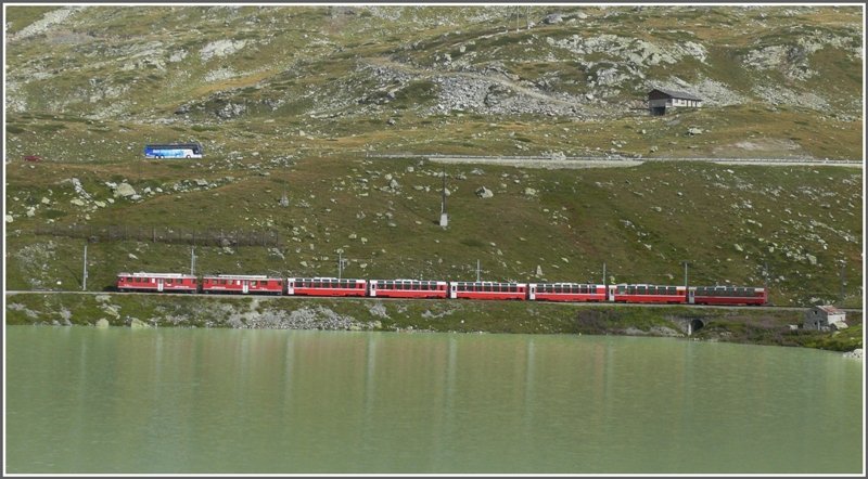BEX 970 fhrt entlang des Lago Bianco Richtung St.Moritz. (10.09.2008)