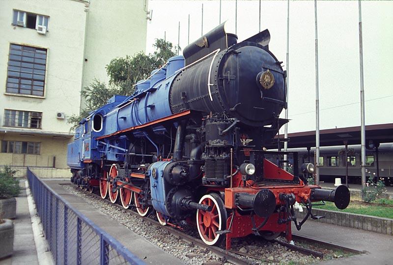 Bf Beograd, 11 022, ex Mv 422. Diese Maschine soll vorrangig fr den Sdz von Tito eingesetzt worden sein. (Wenn die J? fr die Tender eine eigene Nummernreihe gefhrt hat und BR 11 falsch ist, bitte melden).
[ Jugoslawien gibt es noch nicht]