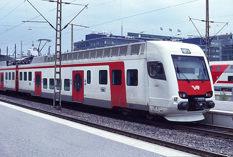 Bf Helsinki, Sm4 6305. Der neue S-Bahntriebzug von Talgo Finnland. Juli 2004