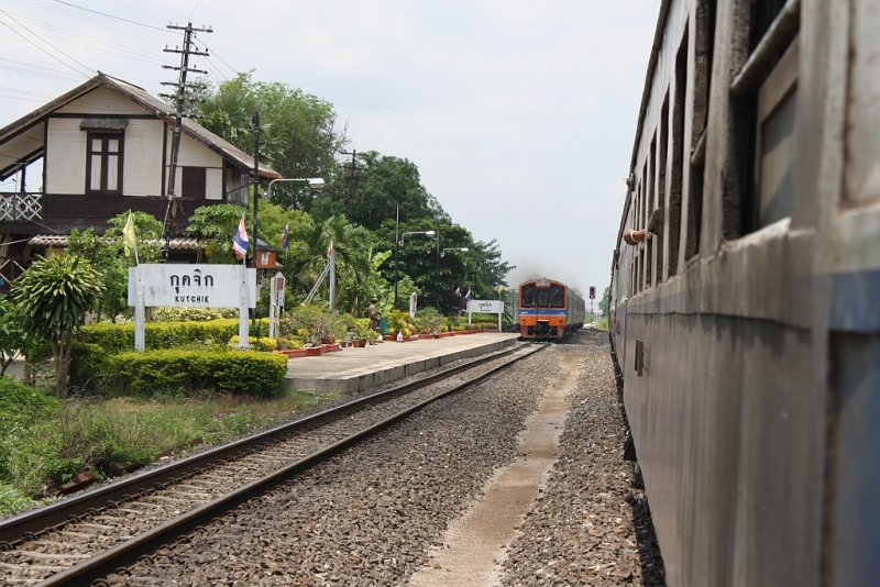 Bf. Kut Chik, Blickrichtung Nakhon Ratchasima, am 17.Mai 2012. 

