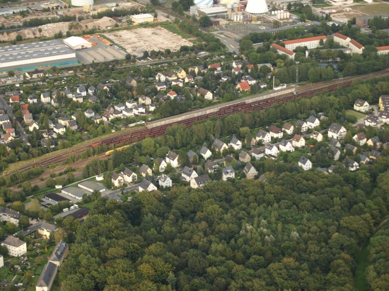 Bf.Chemnitz-Kchwald
Durch die Sperrung stockt wohl die Abfuhr der Leerpendel.
Das Bild habe ich vom Ballon aus gemacht.