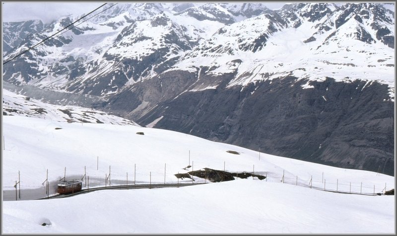 Bhe 2/4 zwischen Riffelberg und Rotenboden. (Archiv 05/77)