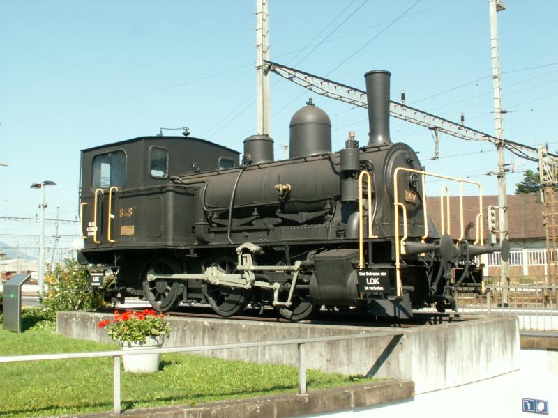 Bhf.Buchs/SG Ehem.Rangierlok  Tigerli  in Buchs,die E3/3(SLM 1909)Nr.8487 Seit vielen Jahren auf den Sockel  verbannt  07.09.05