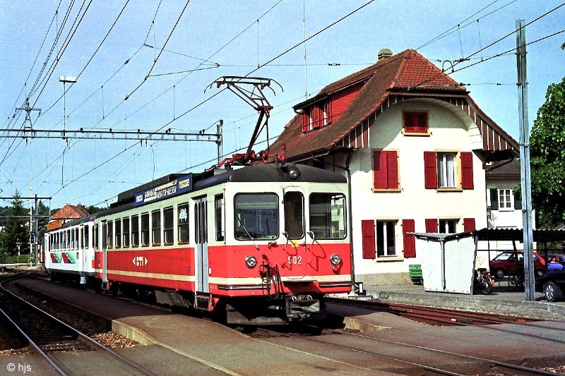 Biel-Tuffelen-Ins (BTI). Be 4/4 502 mit Bt 552 in Tuffelen (16. Mai 1993)