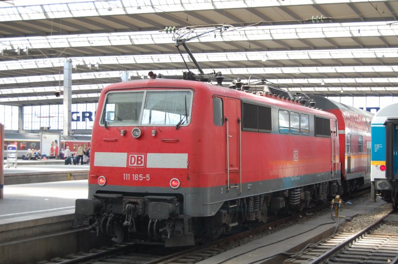 Bild Nr. 3 meines 111er-Tages zeigt 111 185-5 am 26.5.2009 im M�nchner Hauptbahnhof.