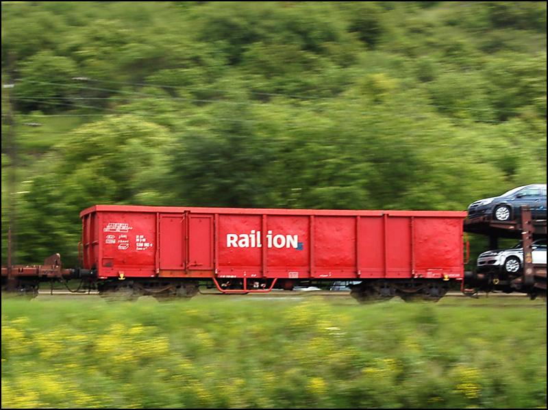 Bild/Mitzieher eines G�terwagens der Gattung Eaos, welcher in einem gemischten G�terzug, gezogen von 189 044, eingereiht war. Bild Aufgenommen am 02.06.2006 bei Karlstadt(Main)