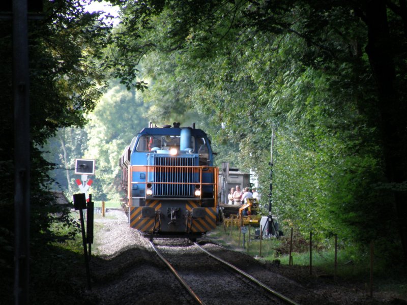 Binnen kurzer Zeit wurden auf diesem Abschnitt die Gleise komplett ausgetauscht: Ein neuer Boden und neuer Schotter auf dem Gleisabschnitt Oberbruch/Balzhofen. Das Foto entstand noch whrend den (fast fertigen) Bauarbeiten am 13. September 2009.