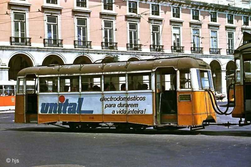 Bis 1988 wurden in Lissabon Eigenbau-Leichtbeiwagen eingesetzt. Sie verkehrten hinter hnlich aussehenden Triebwagen, ebenfalls aus Eigenproduktion, oder fr den Beiwagenbetrieb eingerichteten Vorkriegswagen (Beiwagen 104 am 16. Juni 1986).