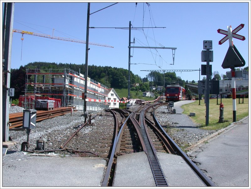 Bis auf ein Geleise sind alle anderen abgehngt zum Bau der neuen Sttzmauer entlang des neuen Depots in Heiden. (17.05.2007)