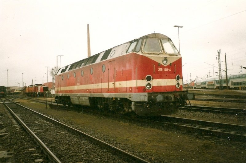 Bis zur Ablsung durch 628-Triebwagen konnte man die 219 auf vielen Nebenstrecken in MV beobachten.Die meisten 219 waren im Bh Schwerin beheimatet.Nach der Schlieung des Bh Schwerin bernahm der Bh Rostock die 219.Im Mrz 1999 war die 219 148 im Bh Rostock.