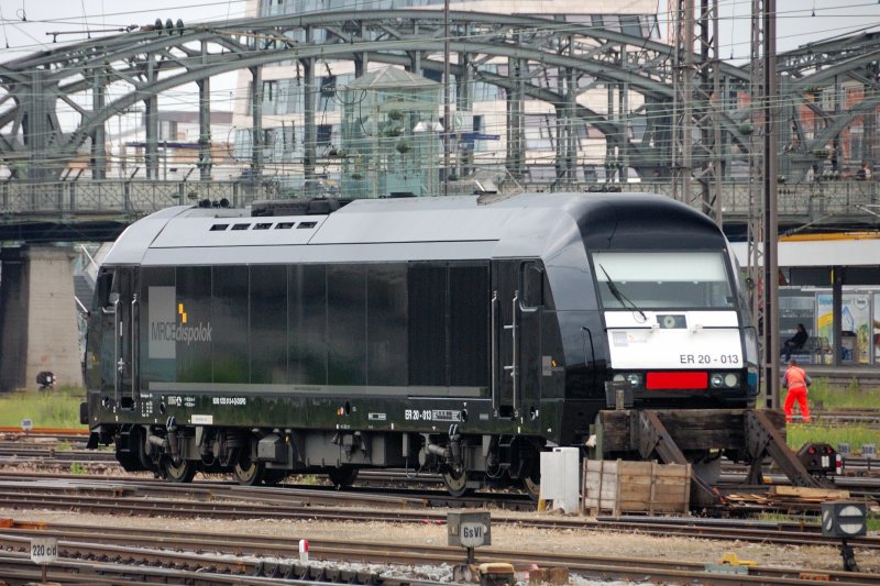 Black is beautiful... 
ER 20-013 (MRCE) am Freitag den 13. im Juni 2008 im Vorfeld des Mnchner Hbf.