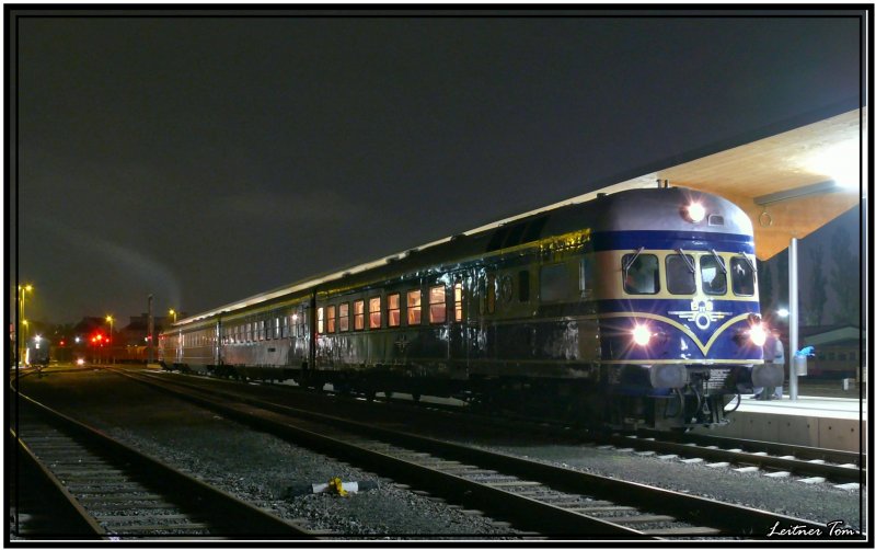Blauer Blitz VT 5145.01 mit Sonderzug R 16641 von Graz-Kflacher Bahnhof nach Lieboch anllich der Langen Nacht der Museen.
06.10.2007