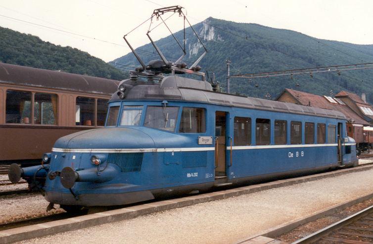 Blauer Pfeil der eBB = Oensingen - Balstahl Bahn..
RBe 2/4  202 (ex SBB RBe 2/4 1007) auf dem Bahnhofsgelnde Balstahl.. Foto vom Mrz 1990