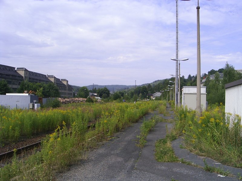 Blick vom alten Bahnsteig Richtung westliche Ausfahrt (Richtung Zwotental)