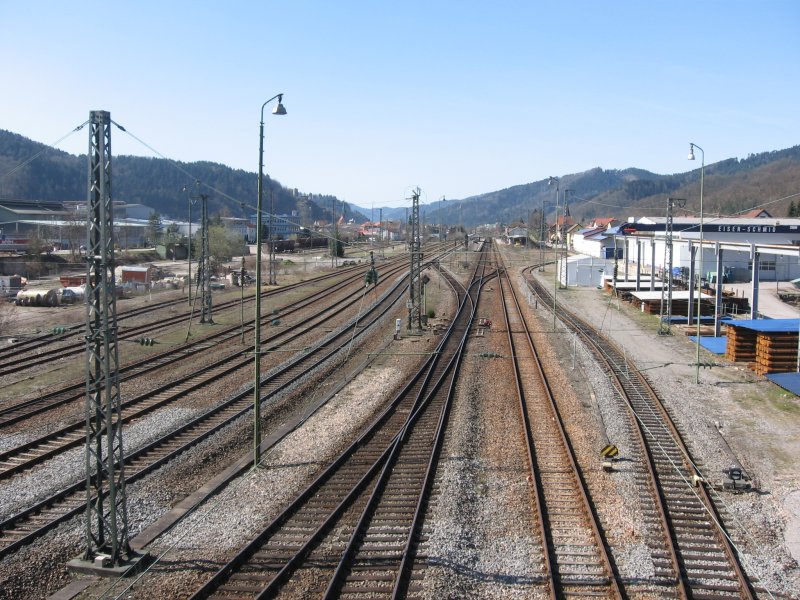 Blick auf den Bahnhof Hausach am 11.3.07 aufgenommen von einer Straenbrcke.