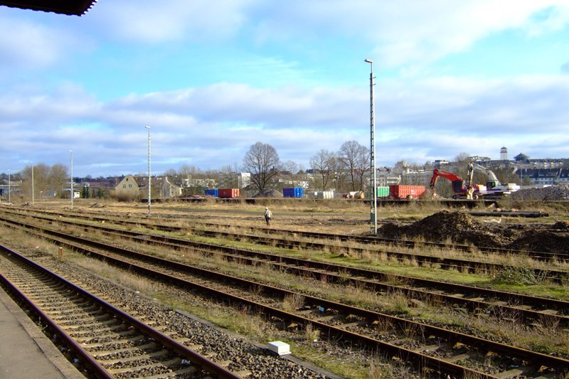 Blick auf die ehemalige Gterabfertigung des Remscheider HBF's. Das letztere Gtergleis soll in der nchsten Zeit auch rausgerissen werden. 