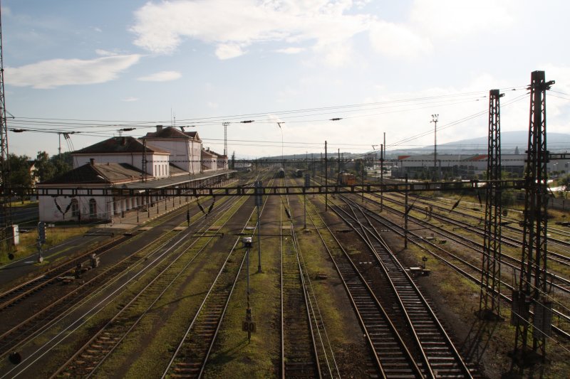 Blick auf die Gleisanlagen des Bahnhof Chomotov (Komutau) von der Fugngerbrcke. (15.07.09)