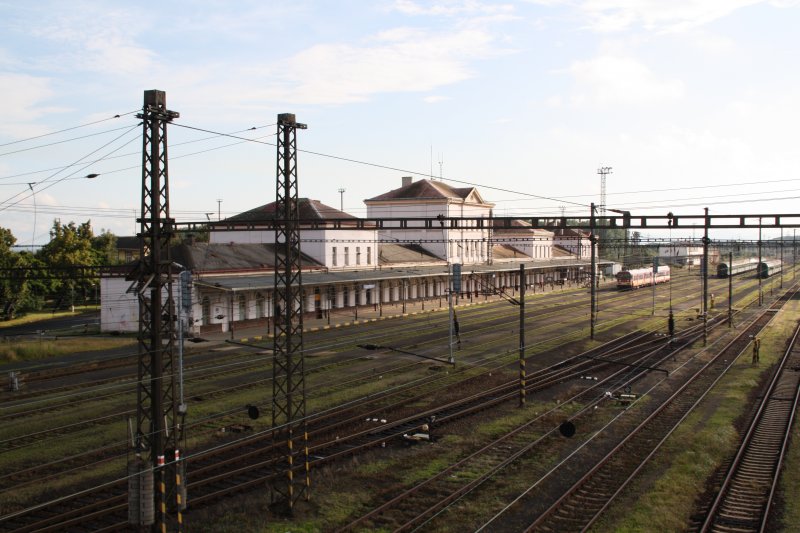 Blick auf die Gleisanlagen des Bahnhof Chomotov (Komutau) von der Fugngerbrcke aus gesehen. (15.07.09)