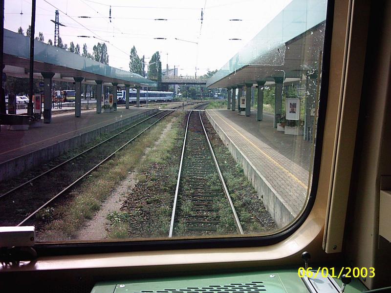 Blick auf die Gleise von Bahnsteig 3 aus einer 1044 am 6.9.03 in Bregenz
