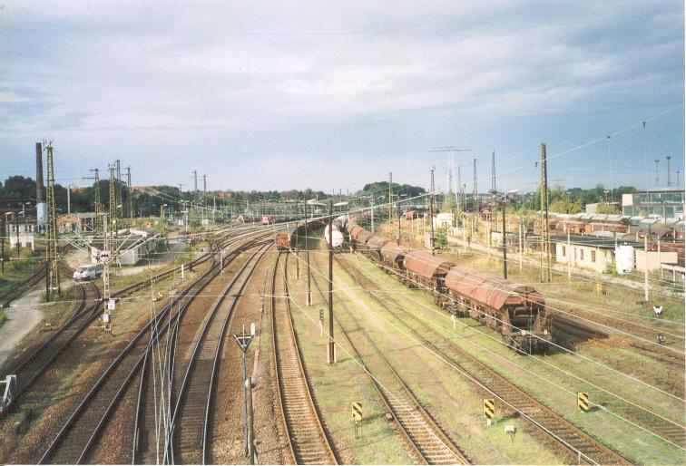 Blick auf das Gleisvorfeld im Bahnhof Riesa.