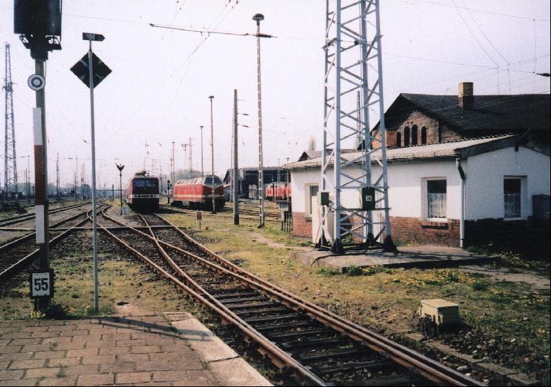 Blick auf das Gleisvorfeld des Bahnhofes Stendal in Richtung Ausbesserungswerk