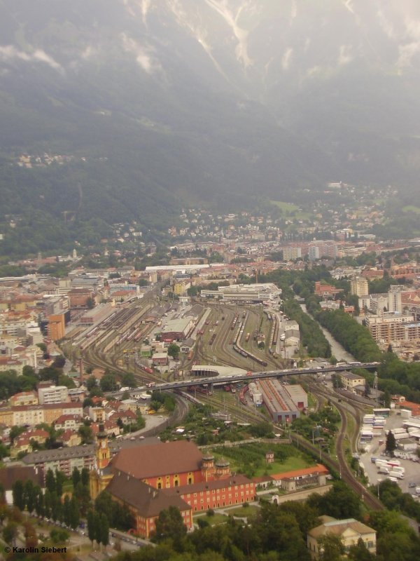 Blick auf den Innsbrucker Hauptbahnhof in Vogelperspektive am 01.08.2006