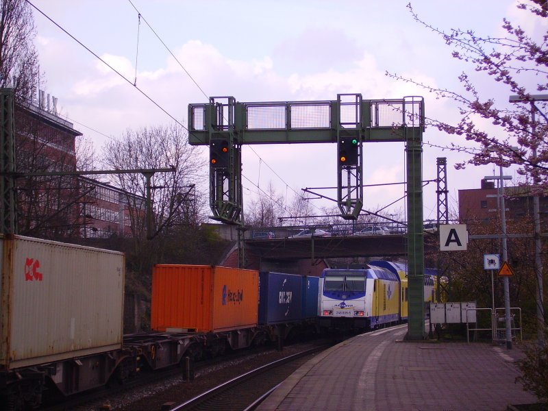 Blick auf den Metronom und einen Gz in Hamburg-Harburg. 28.03.08