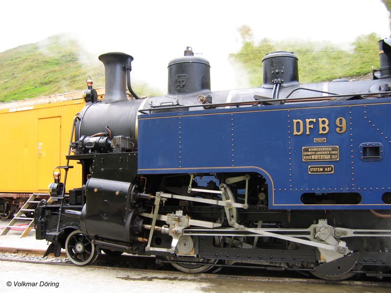 Blick auf die Steuerung der DFB Zahnrad-Dampflok (HG 3/4) Nr. 9  Gletschhorn  - Furka, 13.08.2005
