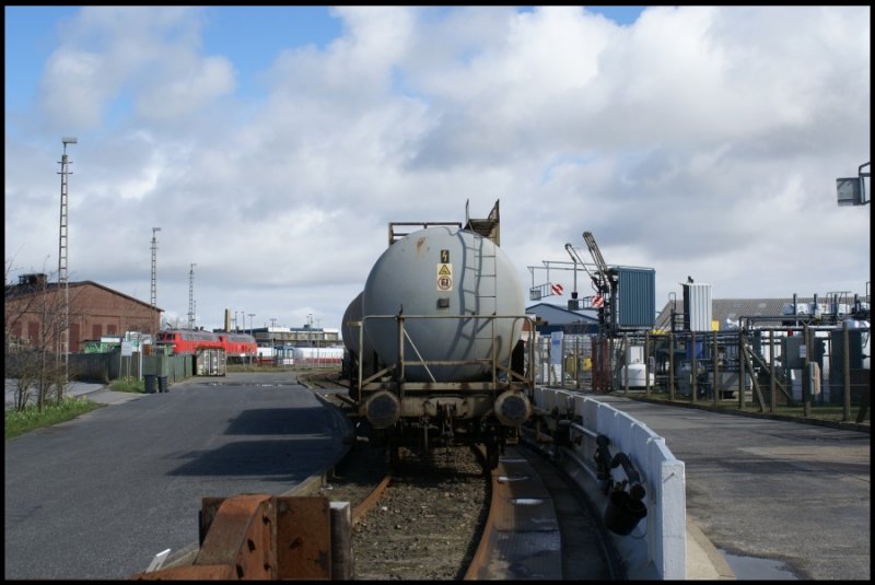 Blick auf die Westerl�nder  Gasverladung  am 5.04.2008.Im Hintergrund : zwei abgestellte 218er auf dem Gel�nde des ehm. Bw Westerland.