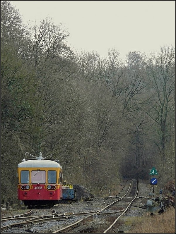 Blick auf die wundersch�ne Museumsstrecke  Ligne du Bocq  und den Triebwagen N� 4605 aufgenommen im Bahnhof von Spontin am 07.12.08. (Jeanny)