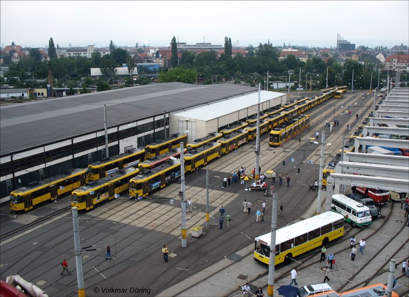 Blick aus ca. 25 m H�he auf das Gel�nde des Stra�enbahnhof Dresden-Trachenberge, 02.06.2007
