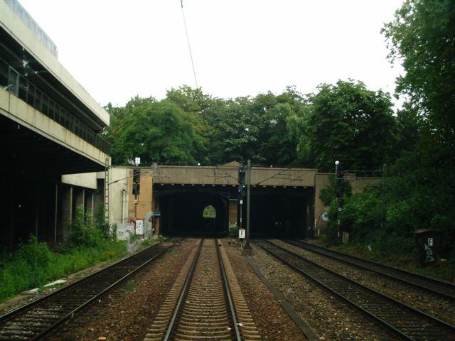 Blick aus dem Fhrerstand des ET423 auf dem Streckenabschnitt zwischen Stuttgart Hauptbahnhof (Tief) und Stuttgart Bad Cannstatt.Photo by DJ.Anand