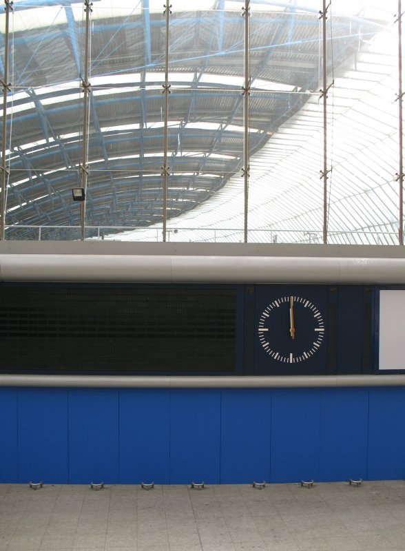 Blick in die ehemalige Abfahrthalle des Eurostars in London Waterloo. Nach dreizehn Jahren war am 13.11.2007 Schluss, seither fahren die Zge von London St.Pancras nach Paris und Brssel.
(April 2008)