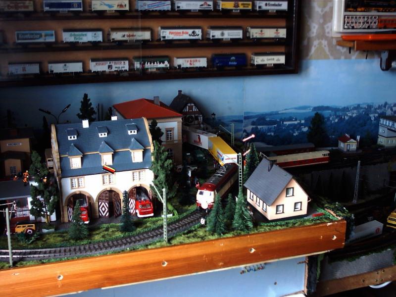 Blick in ein Hobbyzimmer eines Modelleisenbahners