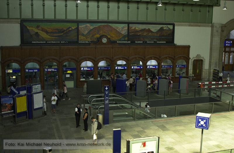 Blick in die Empfangshalle des Bahnhofs Basel SBB