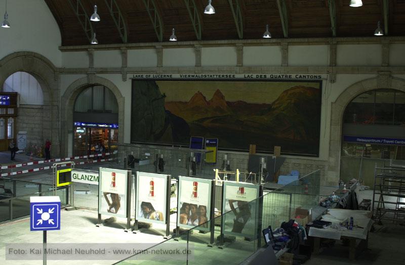 Blick in die Empfangshalle des Bahnhofs Basel SBB.
