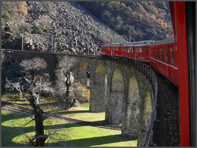 Blick vom Kreisviadukt durch die entlaubten Edelkastanienbume auf die untere Ebene. (15.11.2007)