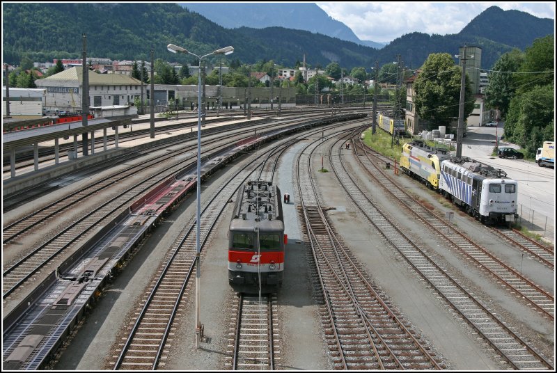 Blick Richtung Alpen. 1144 205, E189 930RT, 905RT, ES64U2-029 und 139 133 warten am 30.06.07 auf neue Arbeit.