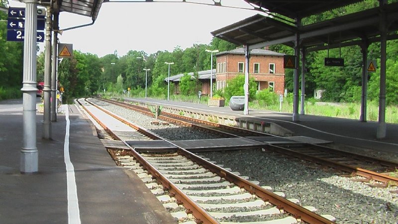Blick Richtung Streckenende Bad Kissingen. Alle 3 Gleise des Kopfbahnhofs werden noch benutzt.