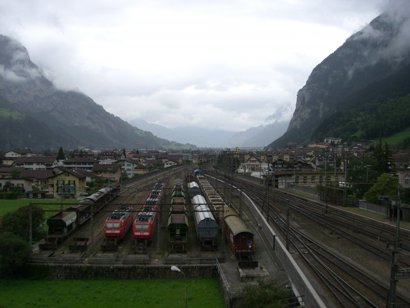 Blick ber die Abstellgruppe Erstfeld. Hier sind auch einige Br 185 aus Deutschalnd abgestellt. (16.08.2007)