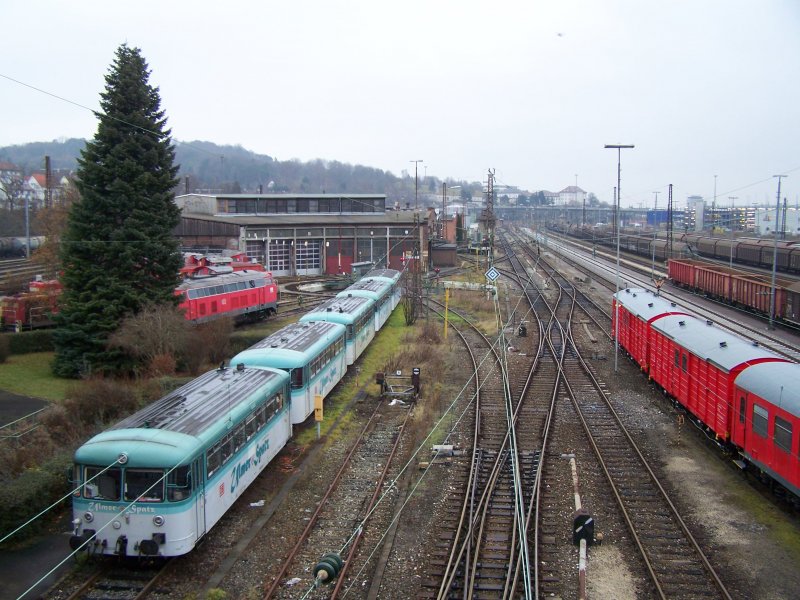 Blick ber das BW Ulm - rechts sieht man ein Teil des Gterbahnhofs. Aufgenommen von der Beringerbrcke am 24.November 2007
