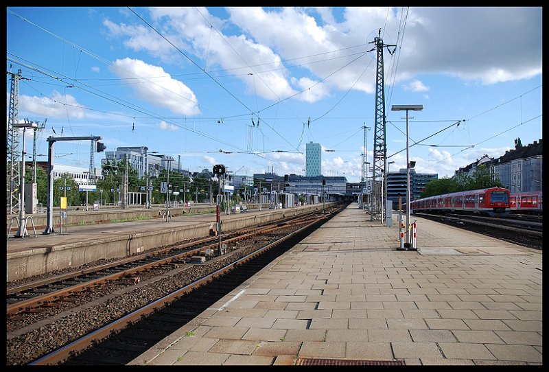 Blick ber Den Bahnhof Hamburg-Altona Auf Der Rechten Seite Mit Ein-Und Ausfahrender S-Bahn S-Bahnhof Altona 26.08.07